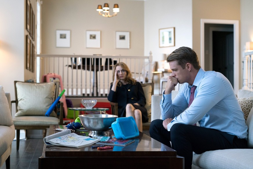 Der konservative Kontrahent Will Conway (Joel Kinnaman) mit Gattin (Dominique McElligott). Auch sie sind völlig frustriert über die fünfte Staffel.&nbsp;