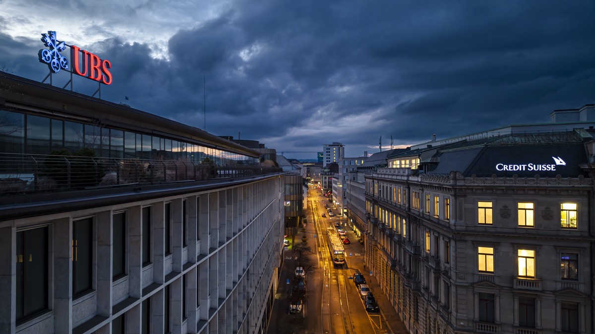 epa11000752 An aerial view shows the headquarters of the Swiss banks Credit Suisse (R) and UBS (L), at Paradeplatz in Zurich, Switzerland, 19 March 2023. The bank UBS takes over Credit Suisse for 2 bi ...
