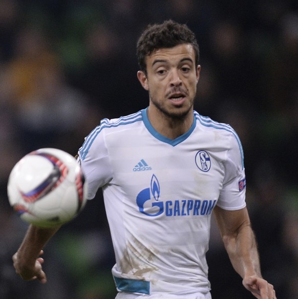 Krasnodar&#039;s Aleksander Martynovich, left, and Schalke&#039;s Franco Di Santo fight for the ball during Europa League Group I soccer match Krasnodar vs Schalke in Krasnodar, Russia, Thursday, Oct. ...