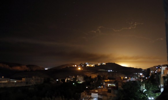 epa06724239 Syrian air defense missiles are seen in the sky over the capital Damascus, Syria, 10 May 2018. According to Syrian official media reports, the air defense was responding to a new wave of I ...