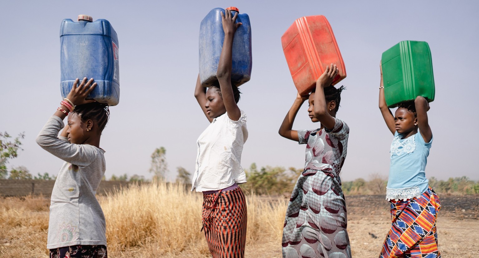 Frauen Afrika Wasserholen
