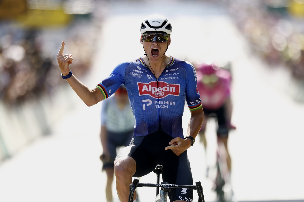 epa13107059 Dutch cyclist Mathieu van der Poel of Alpecin-Premier Tech celebrates as he crosses the finish line to win Stage 9 of the Tour de France, a 154.6 km route from Malemort to Ussel, France, 1 ...
