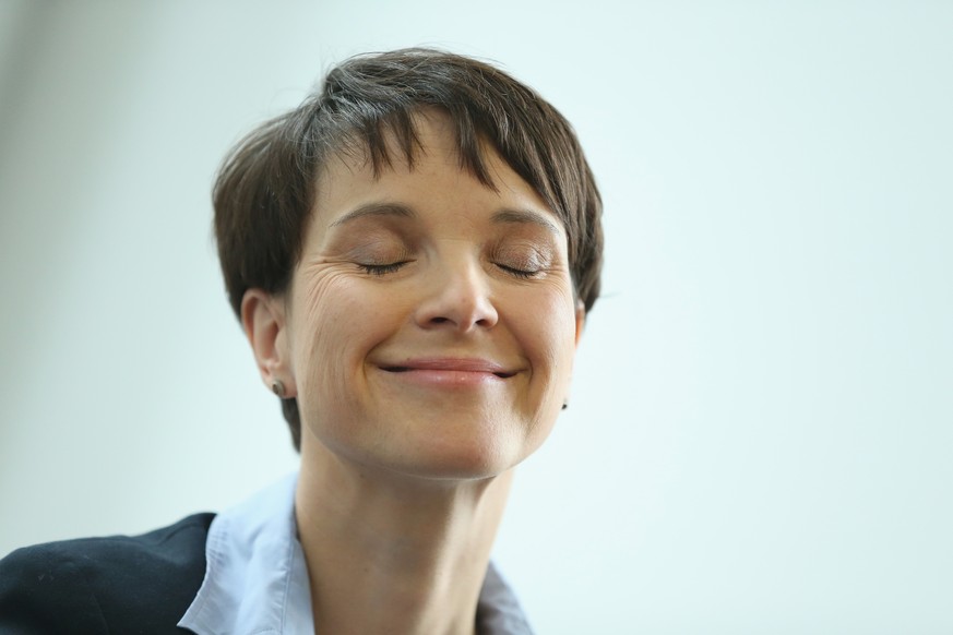AfD-Chefin Petry freut sich über das Wahlergebnis. 