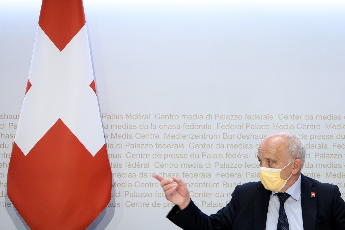 Bundesrat Ueli Maurer, spricht waehrend einer Medienkonferenz ueber die neusten Entscheide des Bundesrates zur Coronavirus-Pandemie, am Freitag, 4. Juni 2021, in Bern. (KEYSTONE/Anthony Anex)