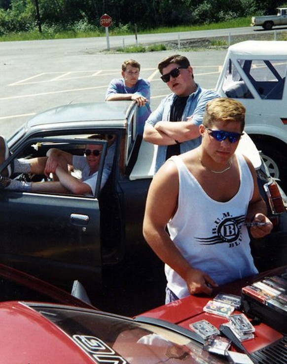 Sean Astin (vorne) und seine knallharten Jungs mit Wollsocken (hinten).