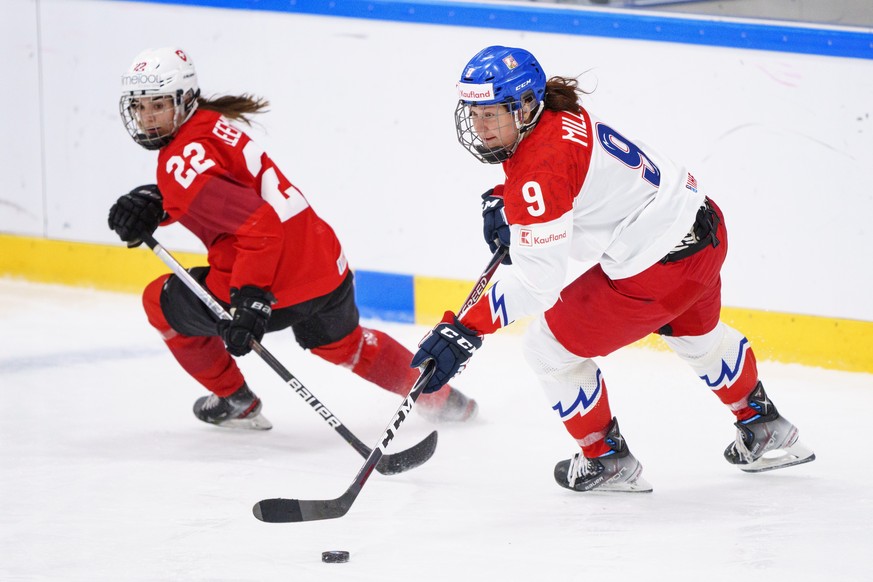 epa10159452 Alena Mills (R) of Czechia in action with Sinja Leemann of Switzerland during the IIHF Ice Hockey Women&#039;s World Championship bronze medal match between Switzerland and Czech Republic, ...