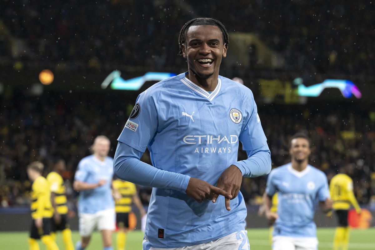 epa10939309 Manchester City's Manuel Akanji celebrates scoring the 1-0 goal during the UEFA Champions League group G soccer match between BSC Young Boys and Manchester City, in Bern, Switzerland, ...