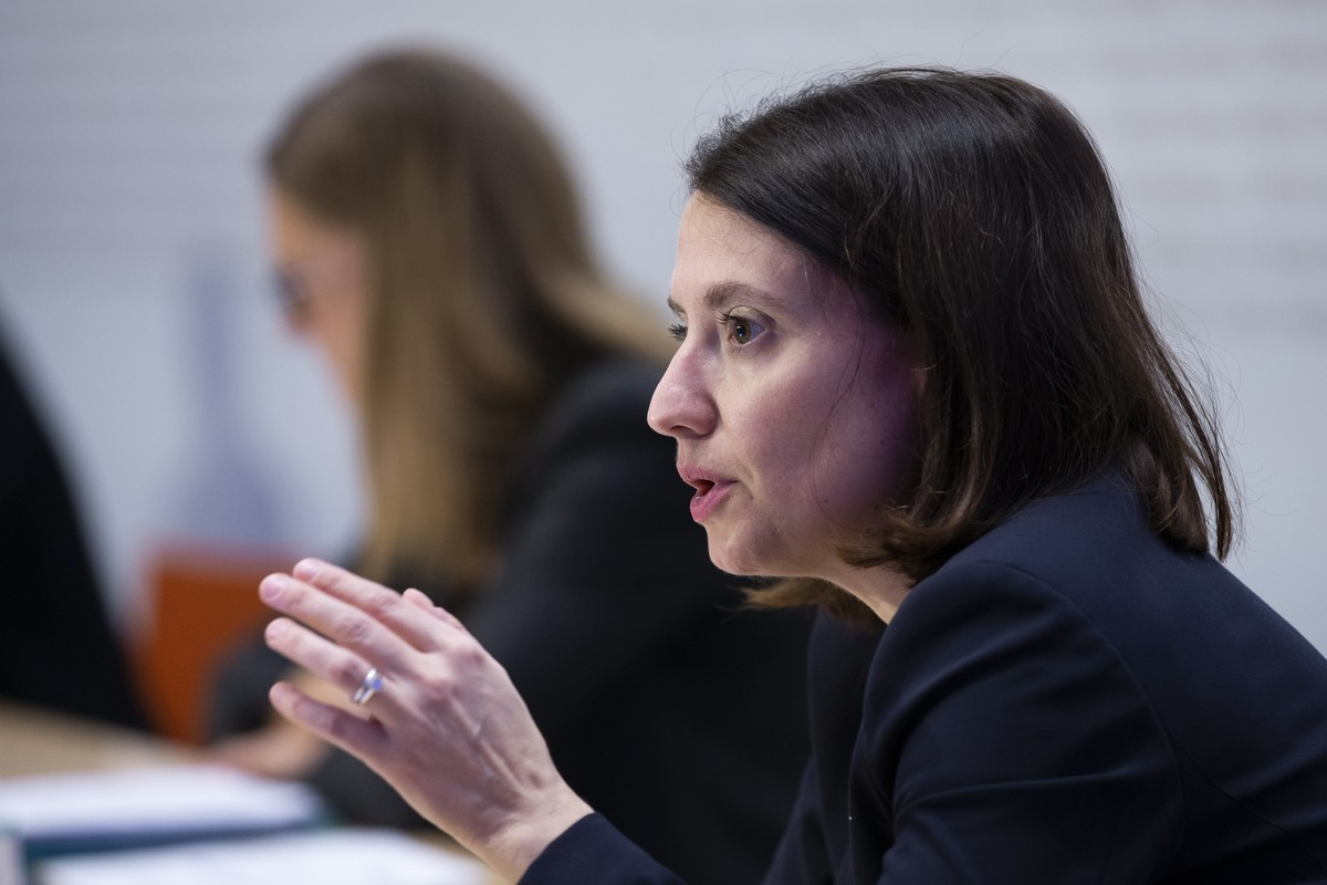 Nora Kronig Leiterin Abteilung Internationales BAG, spricht waehrend einer Medienkonferenz zur aktuellen Situation des Coronavirus, am Dienstag, 5. Januar 2021 in Bern. (KEYSTONE/Peter Klaunzer)