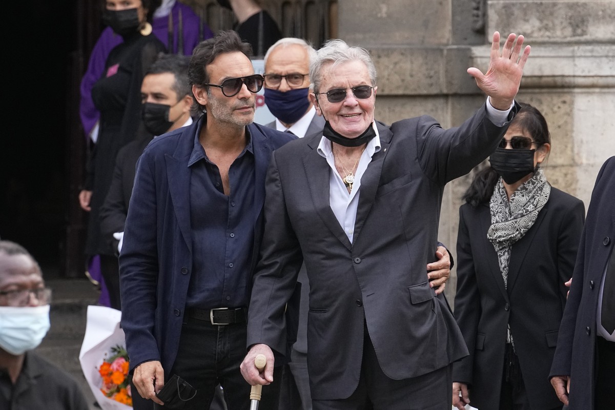 FILE - French actor Alain Delon and his son Anthony Delon, left, arrive at the Saint Germain des Pr