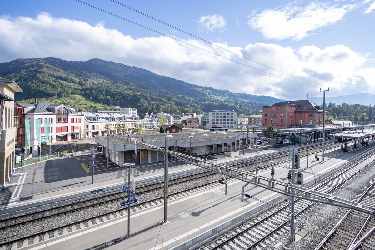 Der Bahnhofplatz von Goldau am Mittwoch, 15. Mai 2019. Das Stimmvolk stimmt am Sonntag, 19. Mai 2019 ueber die Neugestaltung und einen Baukredit von 18 Millionen Franken, welche vom Kanton und der Gem ...