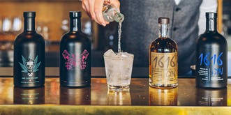 9 Schweizer Gins, die du unbedingt mal trinken solltest