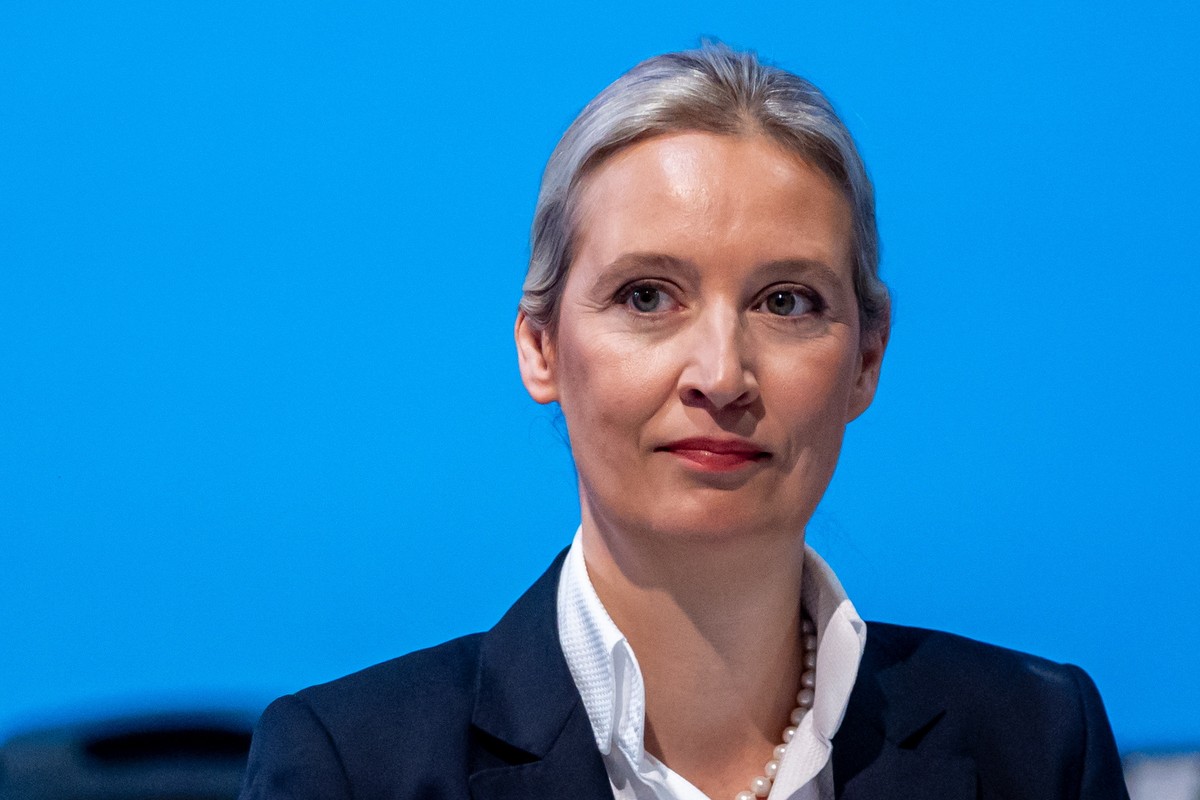 epa11818206 Alternative for Germany (AfD) party and faction co-chairwoman and top candidate for the federal election Alice Weidel attends the party's federal conference in Riesa, Germany, 11 Janu ...