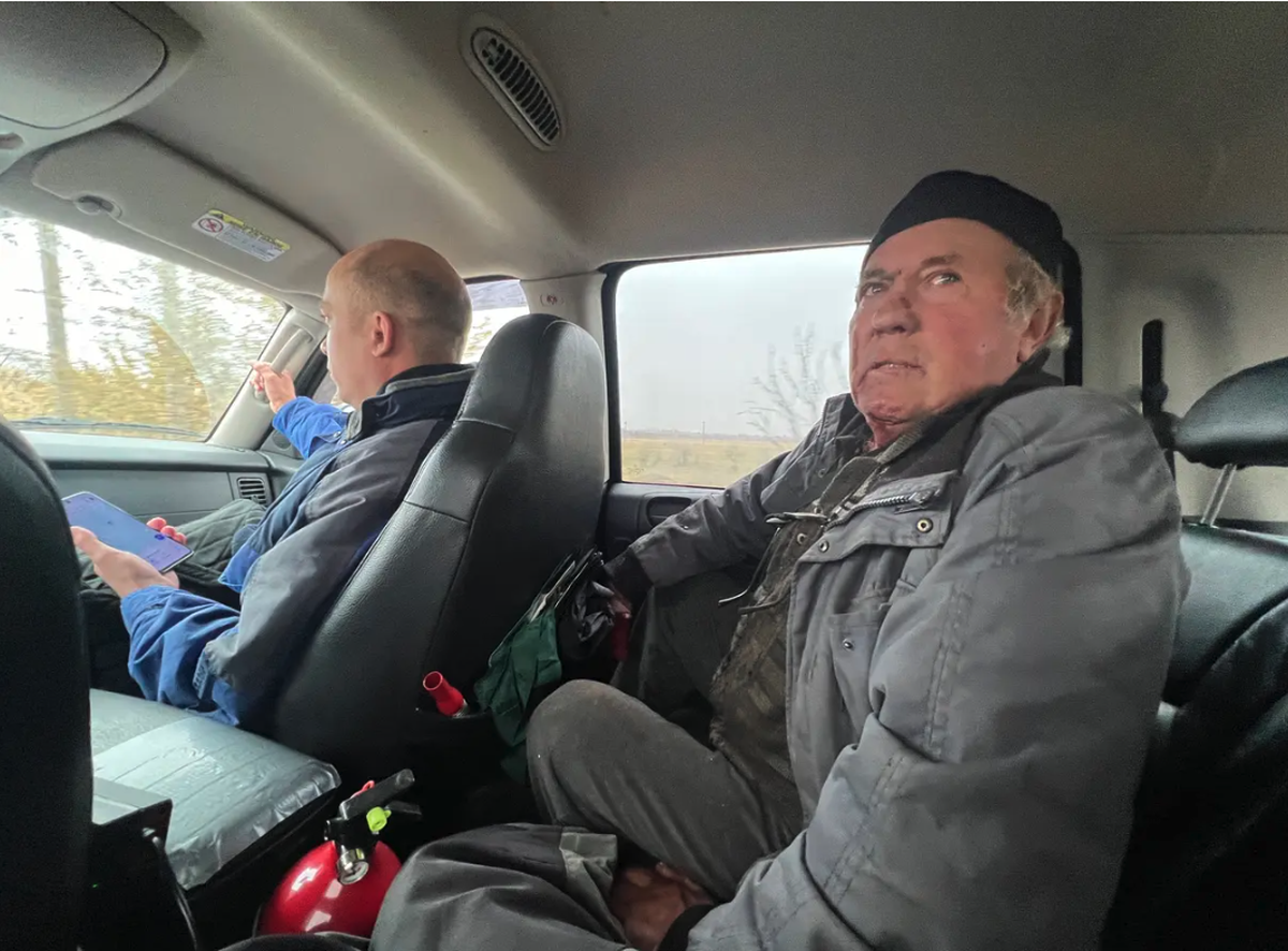 Volodimir, 71 ans, raconte l'attaque de drones.