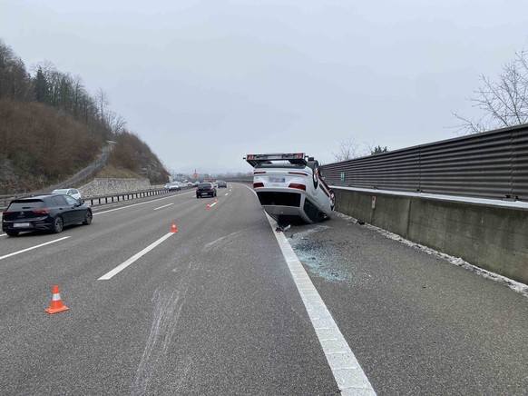 Autobahn A1 bei Boningen: Autoanhänger überschlägt sich bei Selbstunfall – niemand verletzt