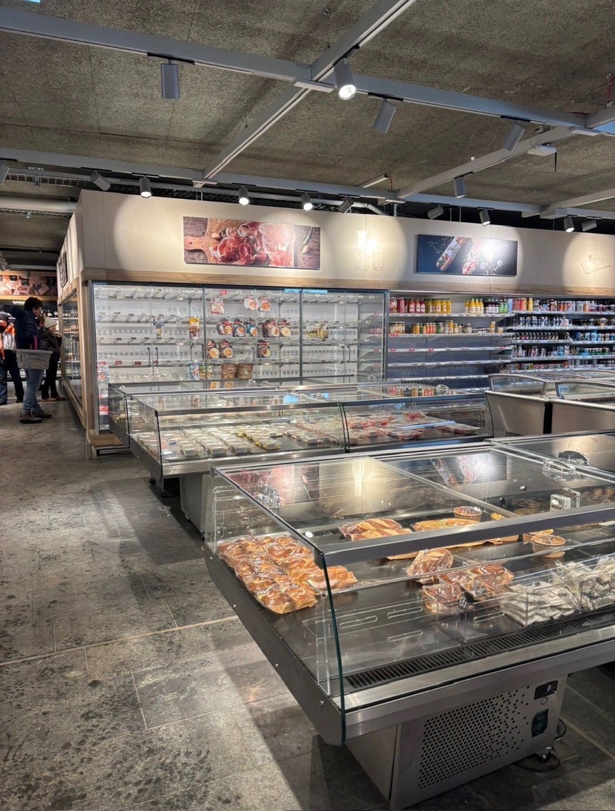 Le magasin de la Coop à Saas Fee fait face à un manque de stock.