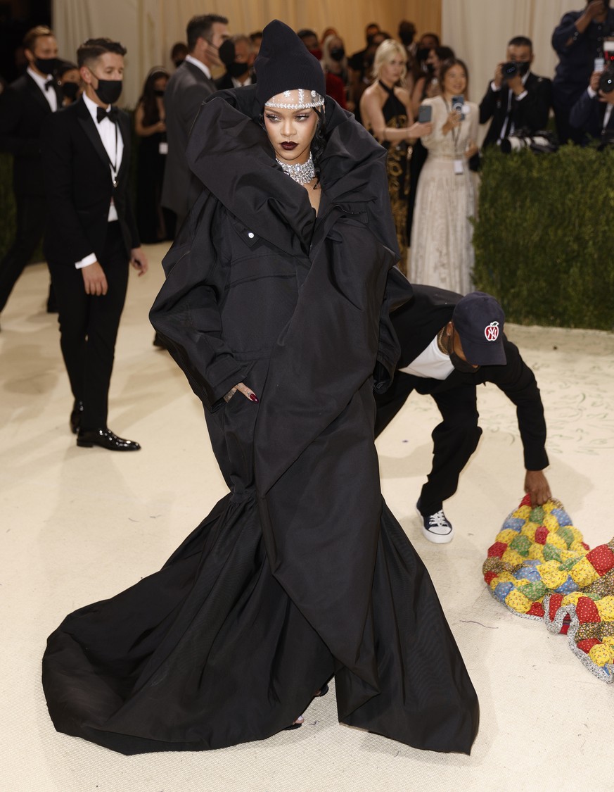 epa09466729 Rihanna poses on the red carpet for the 2021 Met Gala, the annual benefit for the Metropolitan Museum of Art&#039;s Costume Institute, in New York, New York, USA, 13 September 2021. The ev ...