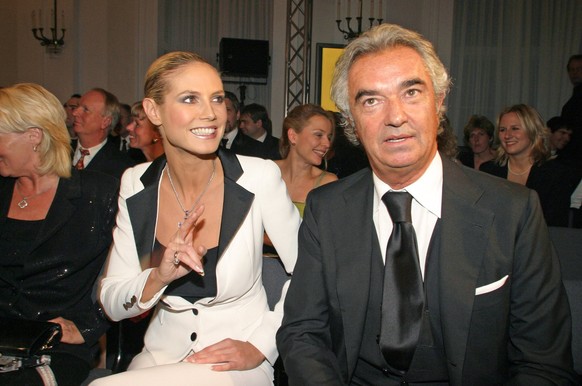 Modegala Schloss Bellevue 21.10.2003 Heidi Klum und Freund, Partner Flavio Briatore bei einer Mode-Benefiz-Gala der Gattin des Bundespraesidenten im Schloss Bellevue, Spreeweg 1, Belin - 21.10.2003 -  ...