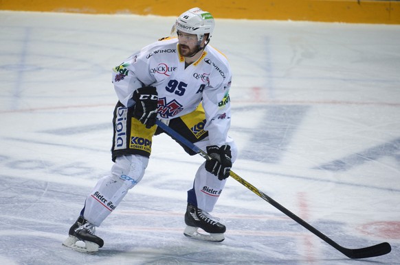 Biels Thomas Wellinger beim Eishockey Meisterschaftsspiel der National League A zwischen dem HC Lugano und dem EHC Biel am Montag, 2. Januar 2017, in der Resega Halle in Lugano. (KEYSTONE/Ti-Press/Dav ...