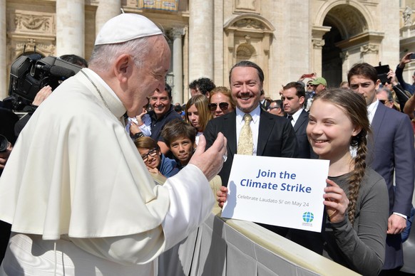 epa07511926 A handout photo made available by Vatican Media shows Pope Francis (L) greeting Swedish climate activist Greta Thunberg (R) during the weekly general audience in Saint Peters Square, Vatic ...