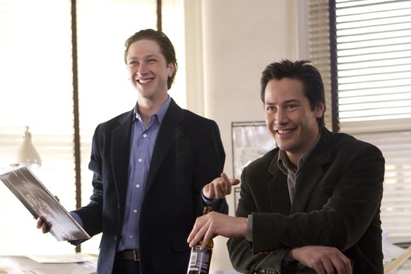 Keanu Reeves and Ebon Moss-Bachrach in Das Haus am See (2006)
The Lake House