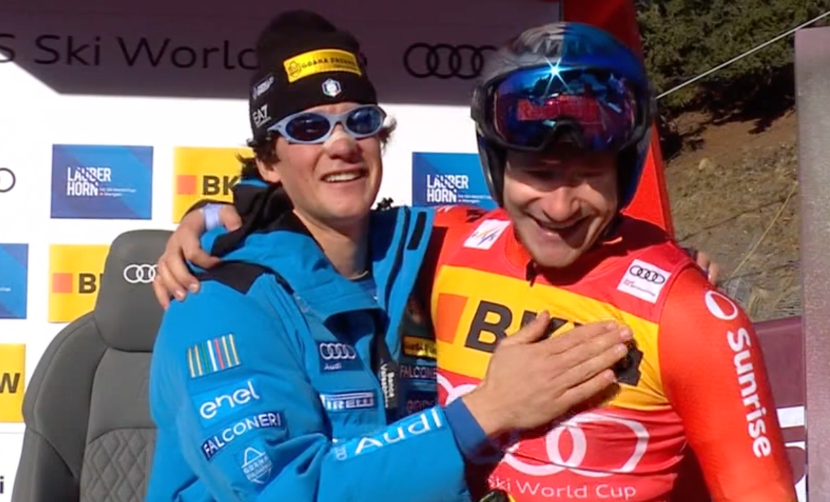 Marco Odermatt gratuliert dem späteren Sieger Giovanni Franzoni zu seiner starken Fahrt.