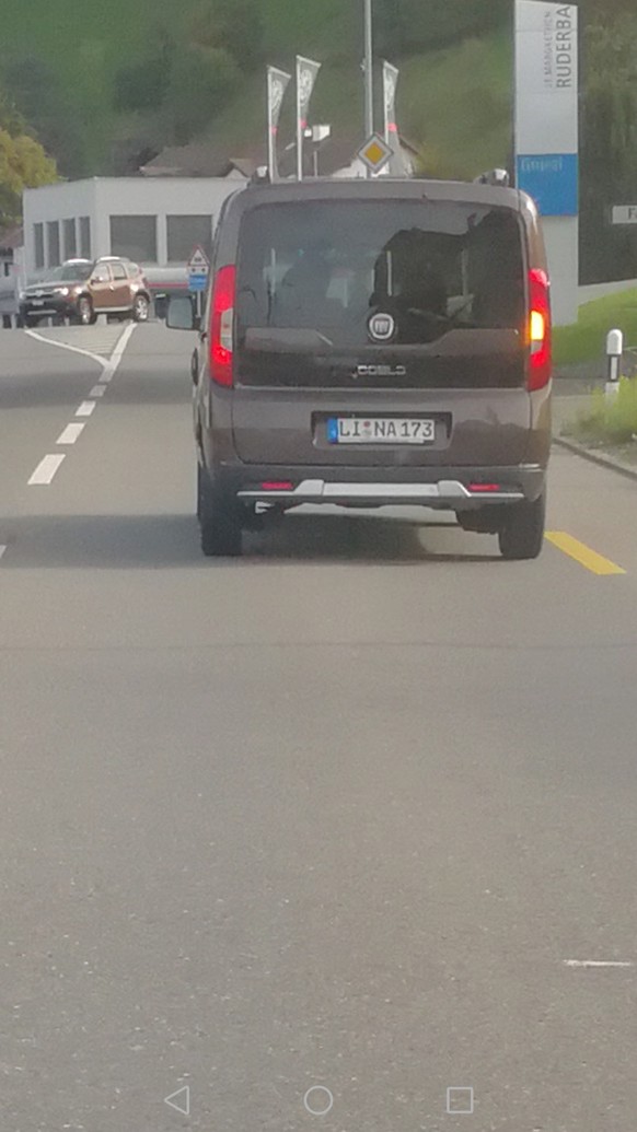 Hier gibt&#039;s nichts zu sehen, scroll weiter
Sogar dieses deutsche Auto mÃ¶chte #Lina4Weindoch