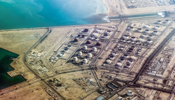 KEYPIX - epa12835579 Liquefied natural gas (LNG) facilities in Ras Laffan Industrial City, in Ras Laffan, Qatar, 25 February 2026 (issued 20 March 2026). Qatar has said Iranian missile attacks on the  ...