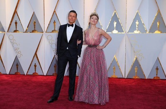 89th Academy Awards - Oscars Red Carpet Arrivals - Hollywood, California, U.S. - 26/02/17 - Actress Scarlett Johansson and Romain Dauriac. REUTERS/Mike Blake