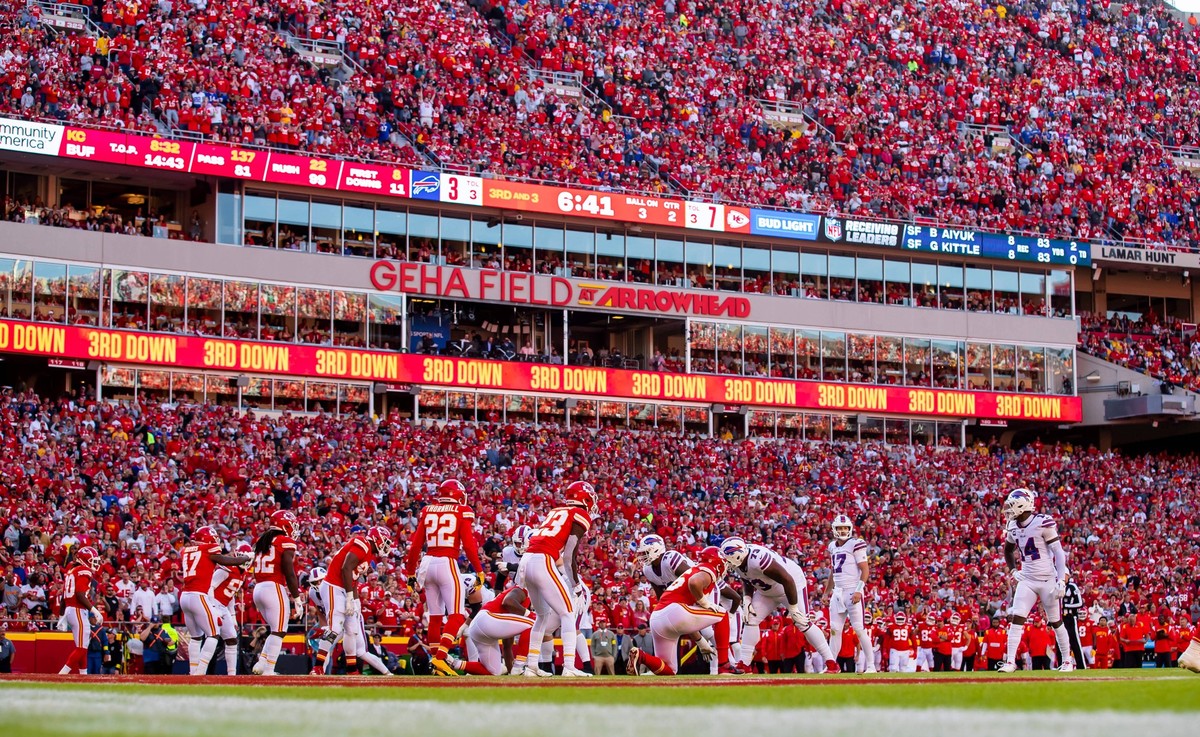 KANSAS CITY, MO - OCTOBER 16: Teams get set for a snap on the field during the game between the Kansas City Chiefs and the Buffalo Bills on Sunday October 16, 2022 at Arrowhead Stadium in Kansas City, ...