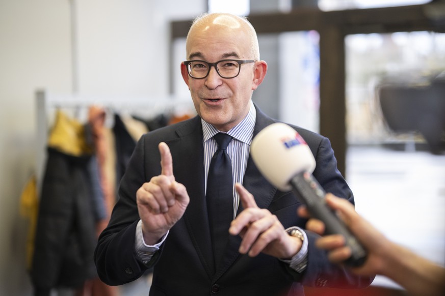 Staenderatskandidat Gregor Rutz, SVP, reagiert nach seiner Niederlage im zweiten Wahlgang fuer den zweiten Staenderatssitz, aufgenommen am Sonntag, 19. November 2023 im Walcheturm in Zuerich. (KEYSTON ...