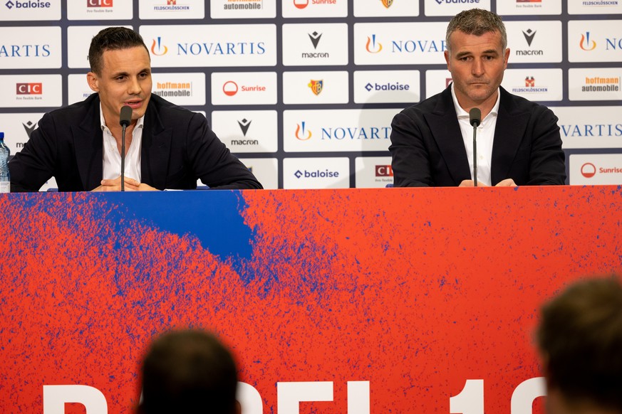 FC Basel Praesident David Degen, links, und der Trainer Alex Frei, rechts,an der Jahresabschlusspressekonferenz des Fussballclubs FC Basel am Mittwoch, 14. Dezember 2022 im Medienzentrum des St. Jakob ...