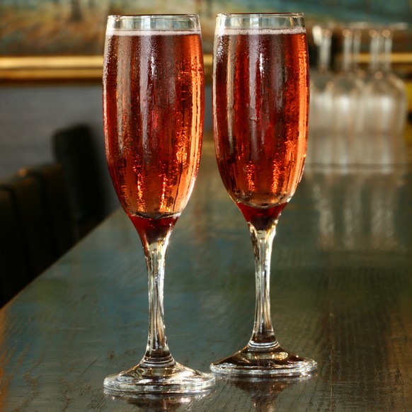 Kir Royale champagner cocktail trinken alkohol drink