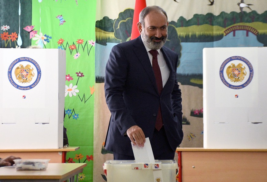 epaselect epa09287666 Armenian Prime Minister Nikol Pashinyan casts his ballot at a polling station in Yerevan, Armenia, 20 June 2021. Armenians headed to the polls for early parliamentary election in ...