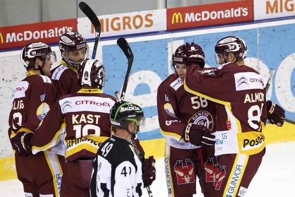 Geneve-Servette&#039;s defender Romain Loeffel #58 celebrates his goal with teammates forward Nick Spaling, of Canada, left, forward Juraj Simek, 2nd left, center Timothy Kast, 3rd left, and forward C ...