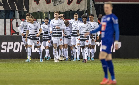 Die Spieler von Basel feiern das Tor zum 0:1 beim Super League Meisterschaftsspiel zwischen dem FC Luzern und dem FC Basel vom Sonntag, 30. Januar 2022 in Luzern. (KEYSTONE/Urs Flueeler)
