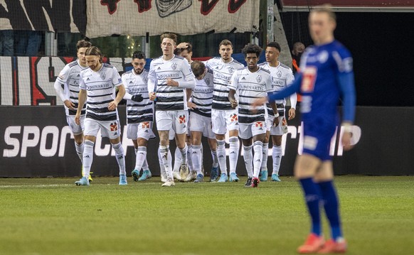 Die Spieler von Basel feiern das Tor zum 0:1 beim Super League Meisterschaftsspiel zwischen dem FC Luzern und dem FC Basel vom Sonntag, 30. Januar 2022 in Luzern. (KEYSTONE/Urs Flueeler)