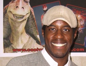 Ahmed Best vor seinem Alter Ego Jar Jar Binks: Wenn er nur gewusst hätte, was auf ihn zukommt....