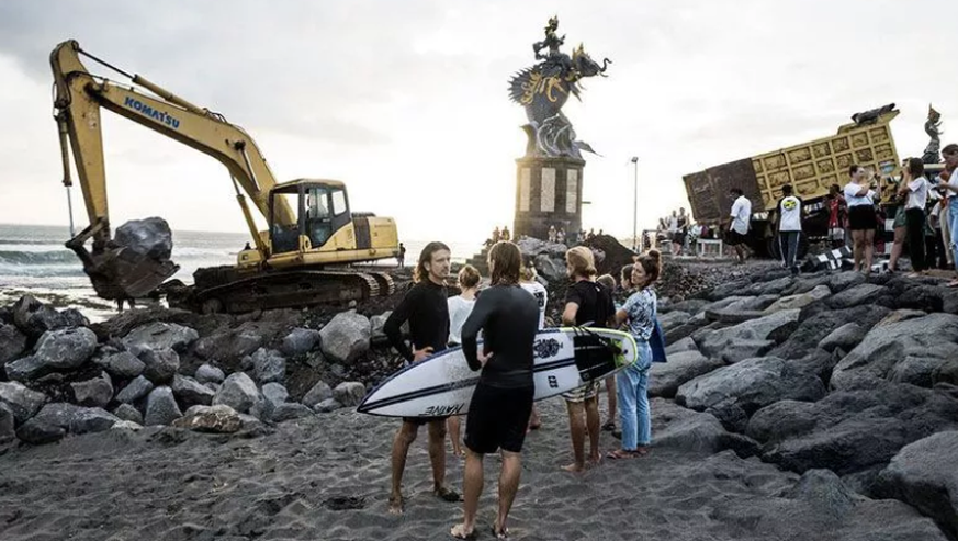 Baustelle am berühmten Echo Beach Canggu.&nbsp;