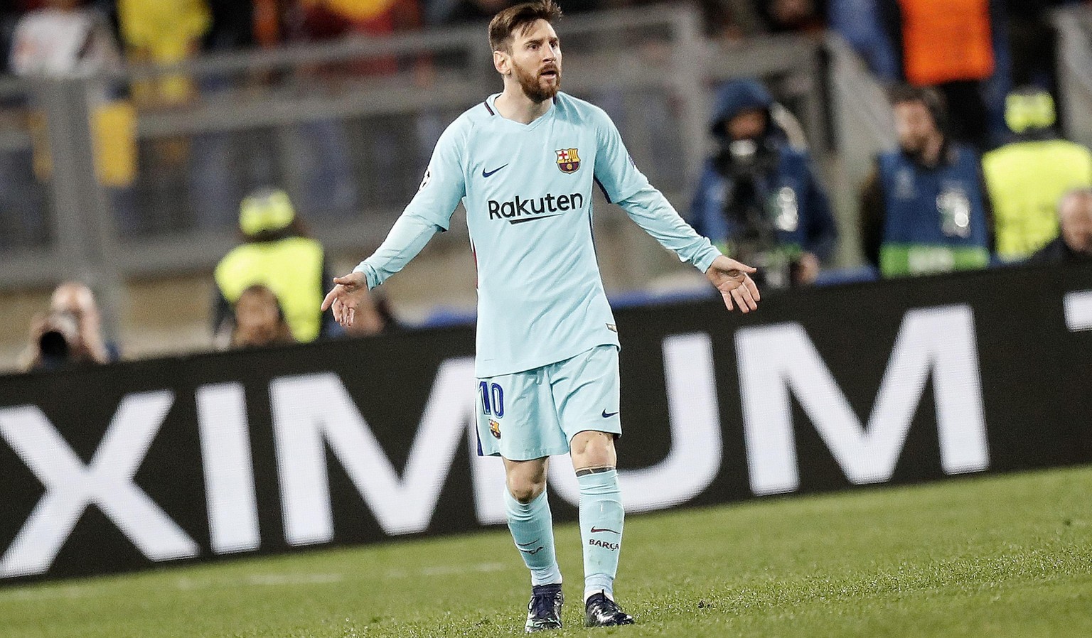 epa06660487 Barcelona&#039;s Lionel Messi reacts during Champions League quarter-final second leg soccer match between AS Roma and FC Barcelona at the Olimpico Stadium, Rome, Italy, 10 April 2018. EPA ...
