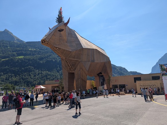 Muni Max, Wahrzeichen des Eidgenössischen Schwingfests in Mollis