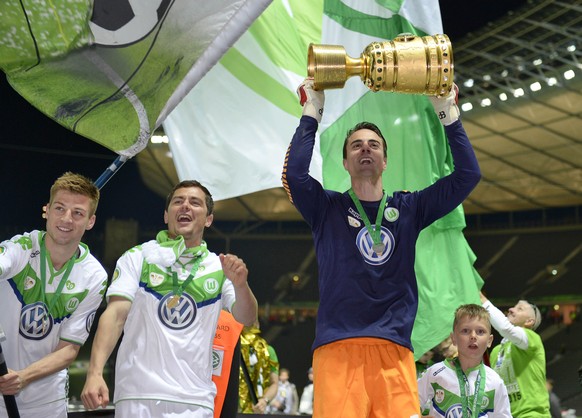 Hoch verdient: Diego Benaglio trug einen grossen Teil zum Wolfsburger Cup-Sieg bei.