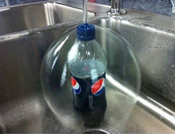 Pepsi-Flasche
http://www.ebaumsworld.com/pictures/44-fun-filled-pics-that-will-slaughter-your-boredom/85718932/