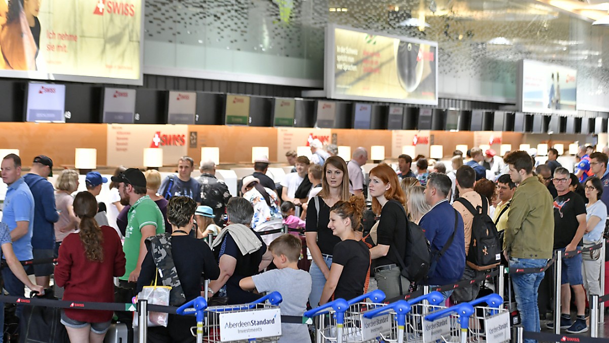 Nur Frankfurt ist noch schlechter: Der Flughafen Zürich weist die zweitschlechtesten Pünktlichkeitswerte aller Flughäfen Deutschlands, Österreichs und der Schweiz auf. (Archivbild)