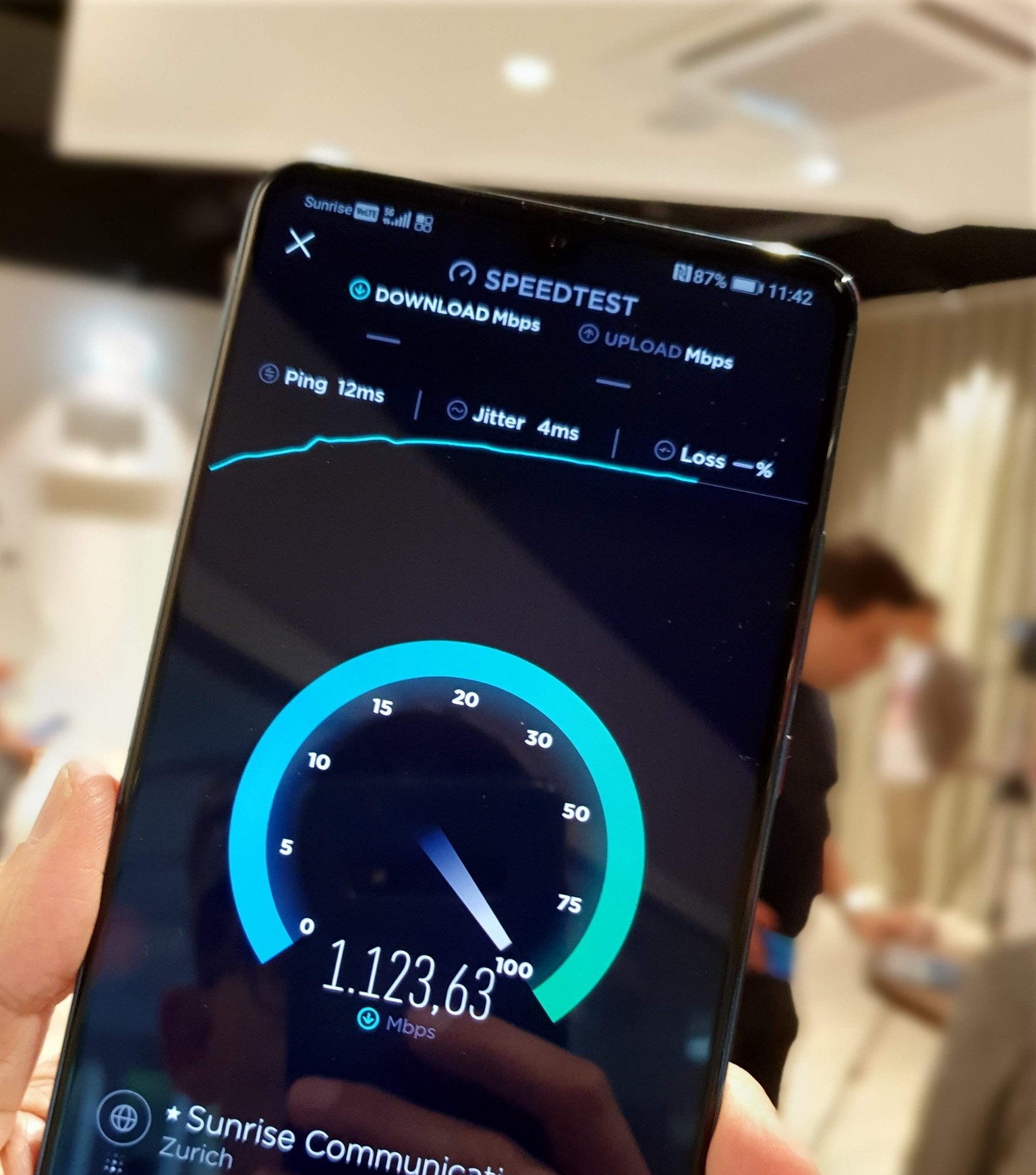 5g Smartphones So Viel Kosten Die Handy Abos Bei Swisscom Und Sunrise Watson