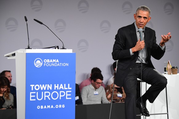 epa07488877 Former US president Barack Obama speaks during a town hall meeting at the European School of Management and Technology (ESMT) in Berlin, Germany, 06 April 2019. After taking part in a summ ...