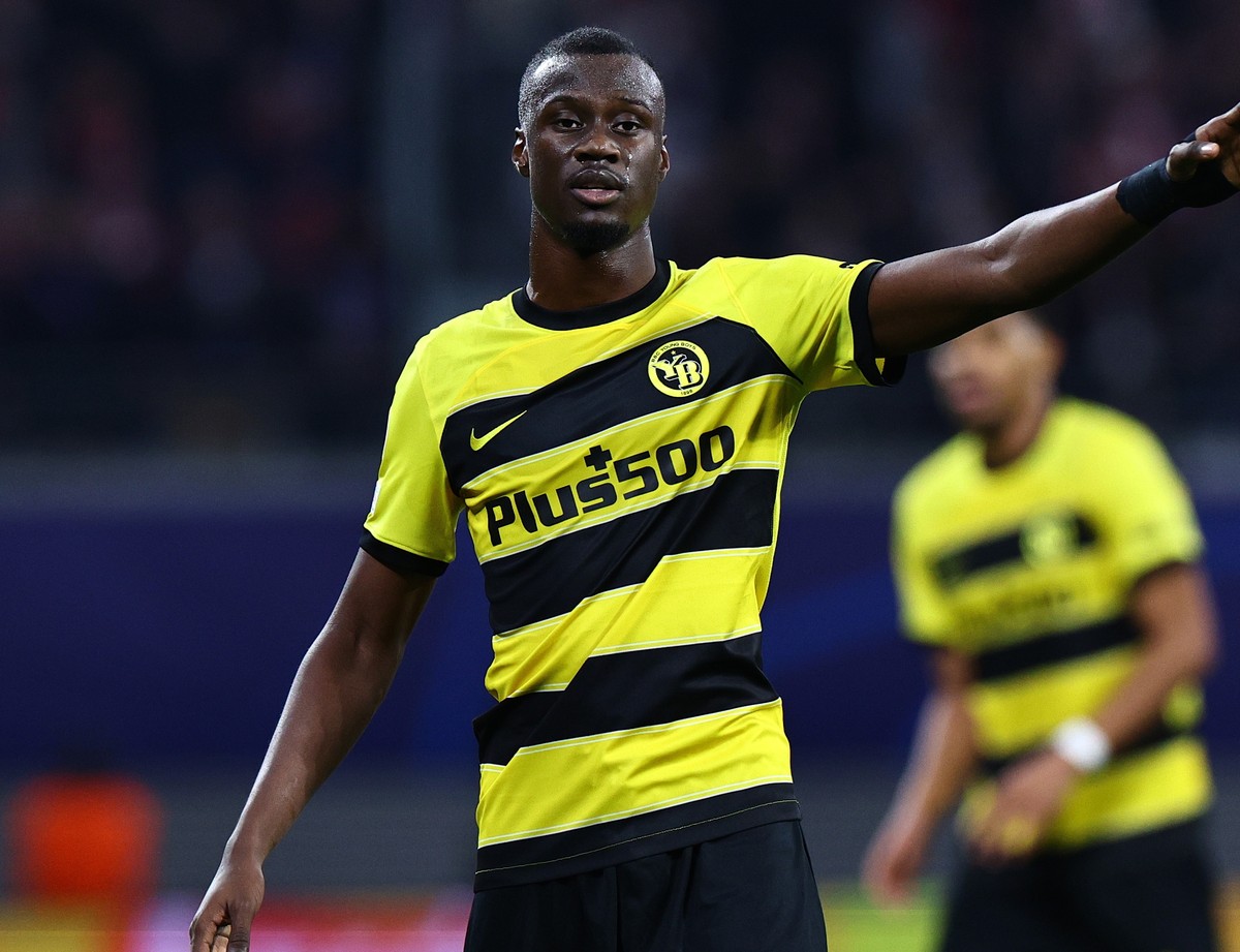 epa11027292 YB's Cheikh Niasse gestures during the UEFA Champions League group G soccer match between RB Leipzig and BSC Young Boys, in Leipzig, Germany, 13 December 2023. EPA/FILIP SINGER