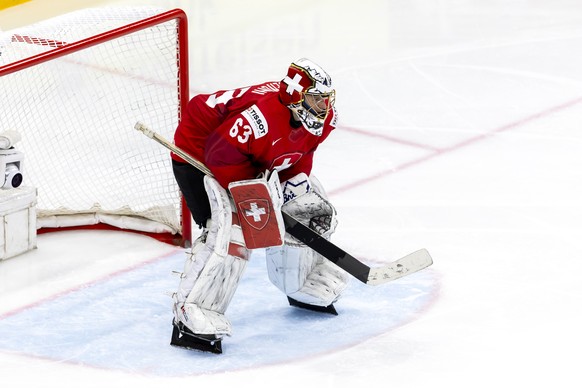Switzerland&#039;s goaltender Leonardo Genoni observes the game, during the IIHF 2025 World Championship semifinal game between Switzerland and Denmark, at the Avicii Arena (Globe), in Stockholm, Swed ...