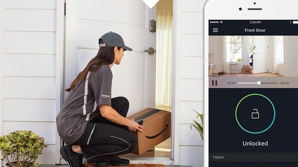 In den USA Realität: Amazon öffnet dem Paketboten aus der Ferne das smarte Türschloss deiner Wohnung. Der Kunde kann die Lieferung auf dem Handy live überwachen.