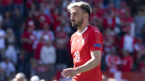 epa07637224 Switzerland&#039;s forward Josip Drmic reacts after missing his penalty shot during the UEFA Nations League third place soccer match between Switzerland and England in Guimaraes, Portugal, ...