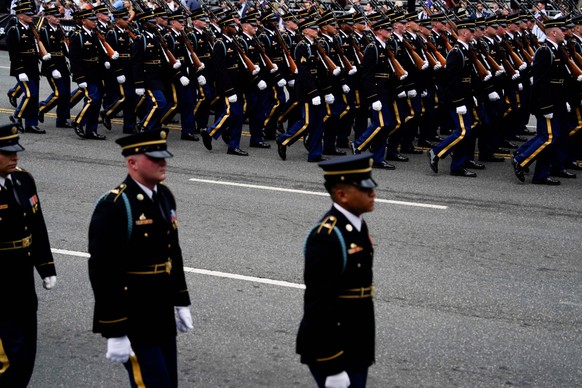 &lt;p&gt;Über 6000 Soldatinnen und Soldaten aus diversen Einheiten marschierten am Samstag mit.&lt;/p&gt;